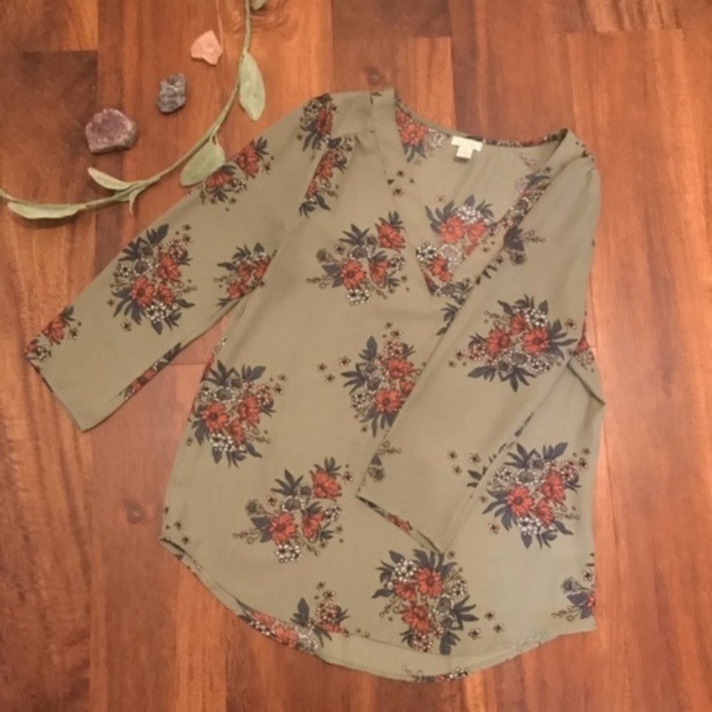 hinge Olive Green Floral V-neck Blouse